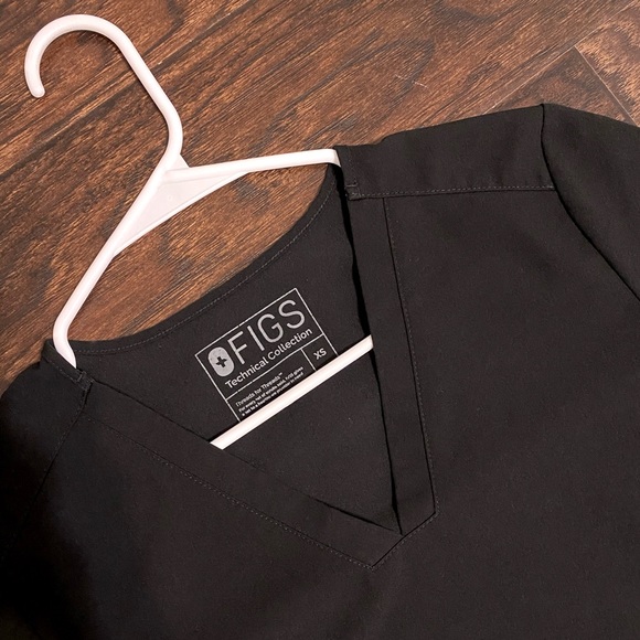 FIGS Scrub Top - Picture 2 of 4